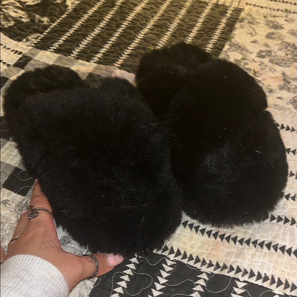 Steve Madden Black Fuzzy Slippers
